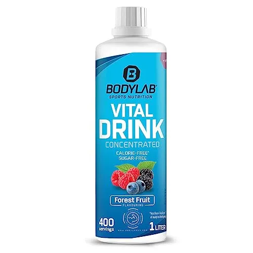 Bodylab24 Vital Drink Concentrated Waldfrucht 1000ml, Getränkekonzentrat zuckerfrei, Zero Sirup, mit Vitaminen und L-Carnitin, Sportgetränk mit wenig Kalorien