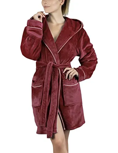 Gräfenstayn Damen Bademantel mit Kapuze – Flauschig & leicht in Bordeaux - Eleganter Damen-Bademantel aus hochwertigem Flanell-Fleece, ÖKO-TEX zertifiziert. Ideal für Zuhause oder Wellness, mit doppelter Kapuze und praktischen Taschen.