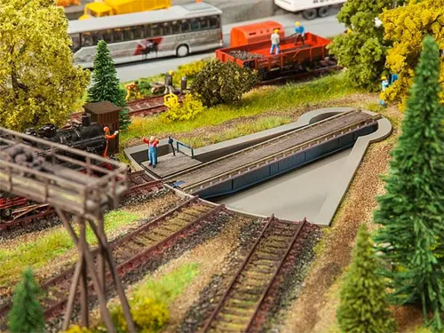 Faller 120275 H0 Segment-Drehscheibe Gerades Gleis - Landschaftsbau: platzsparende Drehbühne mit 37,5 Grad Abzweigwinkel, aus Kunststoff und Echtholz für präzise Mechanik und ansprechende Optik. Ideal für beengte Endbahnhöfe.