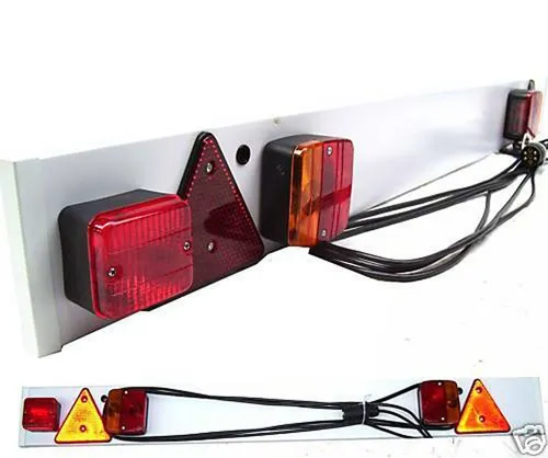 Apex Anhänger-Rückleuchte mit 6 Meter Kabel - Vielseitiger Beleuchtungsbalken für Anhänger mit schlagfestem Kunststoff, inklusive 12 Volt-Birnen und E11 Zulassung. Komplett anschlussfertig für einfache Installation und zuverlässige Sichtbarkeit im Straßenverkehr.