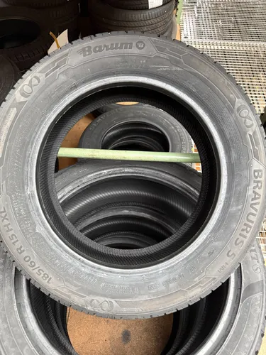 Sommerreifen BARUM Bravuris 5HM 185/60 R15 88H XL - Autoreifen mit exzellenter Nasshaftung (B) und Kraftstoffeffizienz (C) für sicheres Fahren bei bis zu 210 km/h. Ideal für PKW mit XL Tragfähigkeit.