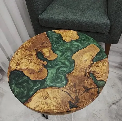 Moderner Runder Couchtisch aus Massivholz mit Epoxidharz - Eleganter Couchtisch aus hochwertigem Harz und Massivholz, ideal für das Wohnzimmer. Mit seinem modernen Design und der runden Form wird er zum Blickfang in jedem Raum.