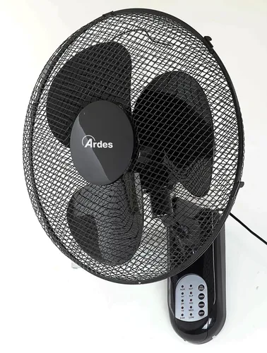 ARDES Wandventilator AR5W40R - 3 Geschwindigkeitsstufen mit Fernbedienung - Wandventilator mit 3 rotierenden Flügeln (40 cm), automatische Oszillation und einstellbarem Timer für optimale Kühlung bei Platzersparnis.