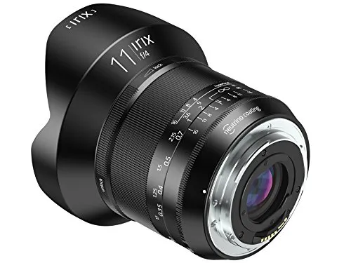 Irix IL-11BS-PK Ultraweitwinkelobjektiv 11mm f4 für Pentax K - Objektive für Spiegelreflexkameras mit leuchtender Beschriftung und optimiertem Fokusring für präzise Aufnahmen.
