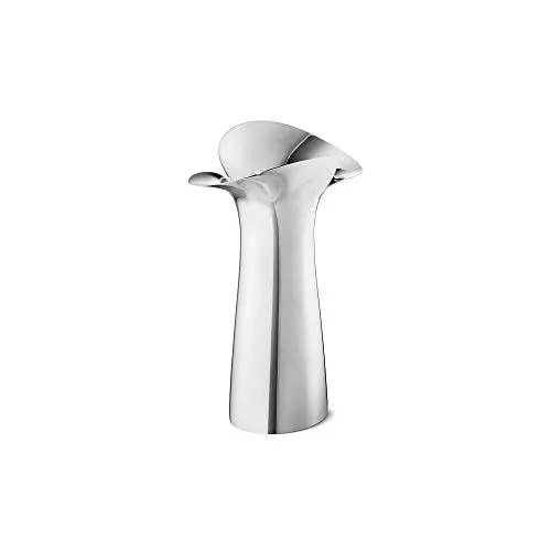 Georg Jensen Bloom Botanica Vase, Edelstahl - small - Vasen: Die Bloom Botanica Vase aus Edelstahl begeistert mit einem floralen Design, das an eine sich öffnende Knospe erinnert und verleiht jedem Raum einen frischen, eleganten Akzent.