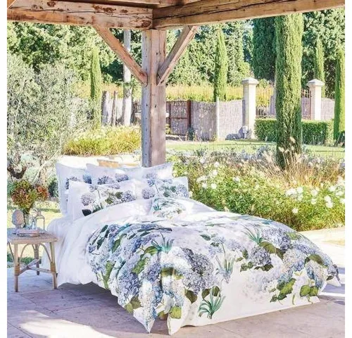 Garnier Thiebaut Bettwäsche MAELYS Bleu – Eleganter Baumwoll-Perkal Bettbezug - Der Bettbezug Maelys in Bleu von Garnier Thiebaut (155 x 220 cm) verleiht deinem Schlafzimmer Eleganz. Das florale Design mit zarten Blautönen sorgt für eine beruhigende Atmosphäre und höchsten Schlafkomfort.