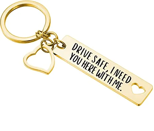 PREMIUM Schlüsselanhänger mit edler Gravur - Drive safe, I need you here with me - Fahr vorsichtig Keychain mit Herz als Glücksbringer und Schutzengel für deinen Lieblingsmensch graviert (Gold)
