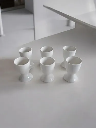 6er Set Eierbecher aus Porzellan in weiß im schlichten Design