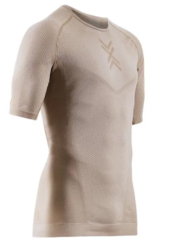 X-Bionic Xceed Run Shirt S/S - Leistungsstarkes Laufshirt in Braun/Grau - Laufshirt in Größe L, ideal für Roadrunning; bietet hervorragenden Stretch und Tragekomfort dank hochwertigem Materialmix aus 81% Polyamid, 12% Elasthan und 7% Polypropylen.