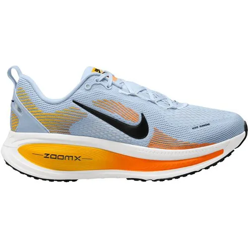 NIKE VOMERO 18 Laufschuhe Herren - Optimaler Komfort für lange Läufe - Entdecken Sie die Nike Vomero 18 Herren: Hochwertige Dämpfung und Unterstützung für komfortable Straßenläufe. Das atmungsaktive Obermaterial sorgt für ein angenehmes Fußklima, ideal für tägliches Training und lange Distanzen.