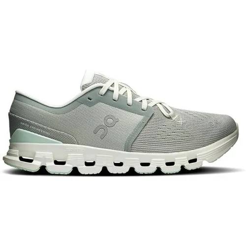 On Women's Cloud X 4 Runningschuhe EU 39 - Grau - Moderne Runningschuhe für Damen in Grau, Größe 39. Ideal für Workout und Freizeit mit hervorragender Dämpfung und Komfort. Entdecken Sie weitere Angebote von On bei Bergfreunde.de!