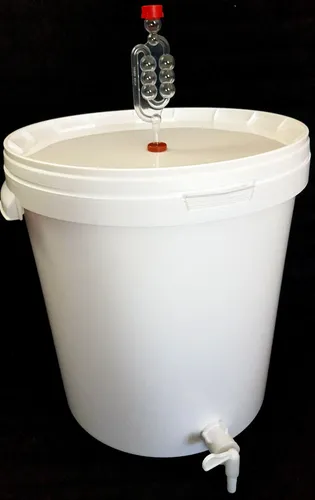 Kompletter Gärbehälter Fass Gäreimer Eimer Gärfass 33L Hahn gute Qualität ! DHL