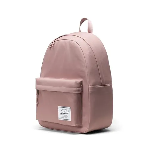 Herschel Classic Backpack Rucksack Ash Rose 26L - Kompakter Rucksack aus recyceltem Polyester mit schwimmender Laptop-Hülle für 13-14 Zoll Geräte. Praktisches Design mit Wasserflaschentasche und verstellbaren, gepolsterten Schultergurten für optimalen Komfort im Alltag.