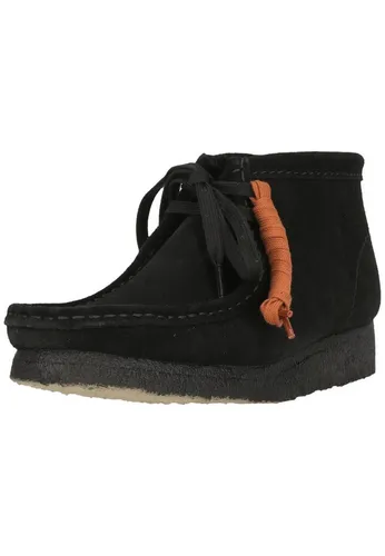 Clarks Wallabee Boot. Black Sde Schnürschuh mit ikonischer Sohle