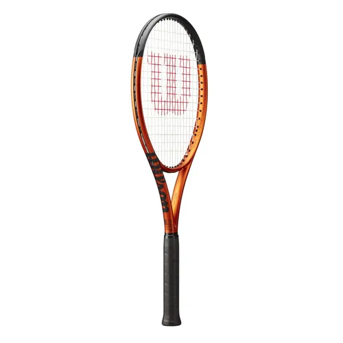 Wilson Tennisschläger Burn v5.0 ULS 100in - ultraleicht und unbesaitet - Der Wilson Burn 100ULS ist ideal für Spieler, die von der Grundlinie agieren. Mit nur 260 g bietet er hohe Manövrierbarkeit und Power. Die auffällige Burnt Orange Farbe sorgt für einen stylishen Auftritt auf dem Platz.