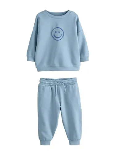 NEXT Jungen Rundhalspullover mit Print und Jogginghose im Set Hellblau 62-68 - Bequemes Set mit Rundhalspullover und Jogginghose für Jungen. Ideal für lässige Freizeitlooks – stylisch und komfortabel für jeden Tag.