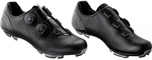 Force MTB Warrior Carbon-Fahrradschuhe Schwarz Größe 44 - Hochwertige MTB-Fahrradschuhe mit Karbonsohle für optimale Steifigkeit und Leistung. Verstärkter Zehen- und Fersenbereich sorgt für besten Schutz. Ideal für ambitionierte Mountainbiker!