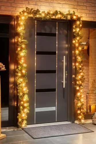 Kunstgirlande 5m mit 80 LED Lichtern von BONETTI - Kunstgirlande für Innen & Außen, ideal für festliche Dekoration. Beleuchtet mit 80 bernsteinfarbenen LEDs und erweiterbar auf 15 Meter für gemütliche Atmosphäre.