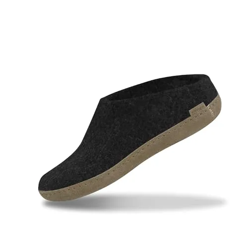 Glerups Slip-On Hausschuh Grau - Bequeme Hausschuhe aus 100% Naturwolle, die Füße warm halten und Feuchtigkeit aufnehmen. Ideal für den Winter und nachhaltig gefertigt.