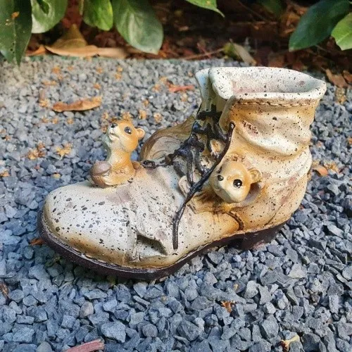 Gartenfigur Pflanzschuh mit spielenden Eichhörnchen zum bepflanzen 8 cm