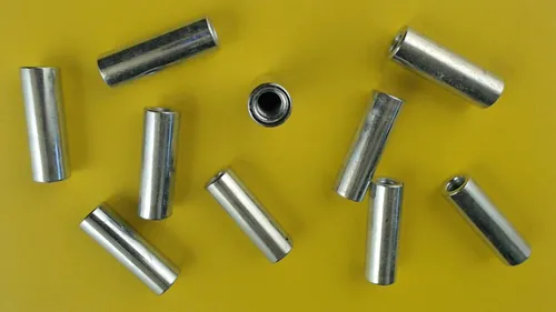 10X Verbindungsmuttern Langmuttern Gewindehülsen Distanzmuffen Rund 5 x 25 Ø=8mm