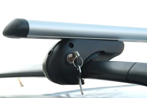 VDP Fahrradhalter Alu Relingträger Rio 120 für VW Passat Variant - Gepäckträger aus Aluminium, abschließbar und schnell montierbar, mit einer Tragfähigkeit von bis zu 90 kg für sicheren Halt auf dem Dach.
