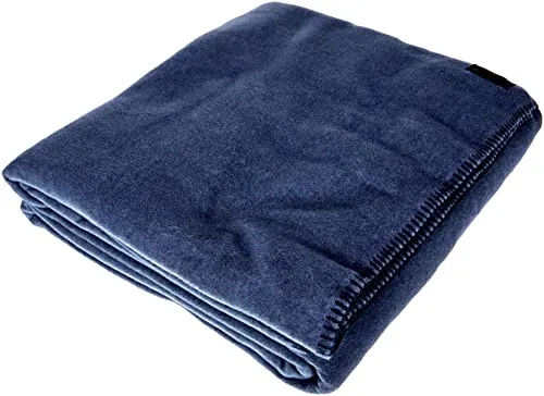 Zoeppritz Dunkelblaue Decke 160x200 cm - Hochwertige Bettdecke aus 65% Polyester und 35% Viscose, bietet angenehme Weichheit und stilvolles Design – ideal für gemütliche Abende.