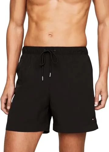 Tommy Hilfiger Herren Badeshorts Medium Drawstring - Schwarz, S - Herren-Shorts aus 100% recyceltem Nylon, mit elastischem Bund für optimalen Sitz und ikonischem Tommy Hilfiger Design - ideal für aktive Männer am Strand oder Pool.
