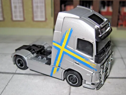 Herpa 315289 - Volvo FH16 750 - Generation 5 2020  - Zugmaschine - siolber/gelb