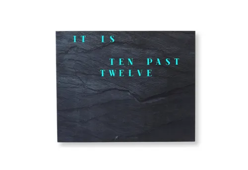 build-yours.de Wortuhr Jupiter - LED Wanduhr mit WLAN-Funktion - Moderne Wand- und Tischuhr, die die Zeit in Worten anzeigt. Wähle aus über 16 Millionen Farben und genieße die flexible Platzierung in jedem Raum.