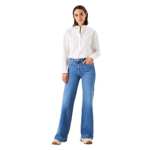 Garcia Bootcut-Jeans Celia 30 - Nachhaltig und stylisch - Bootcut-Jeans aus 68% Baumwolle und 30% recycelter Baumwolle, Größe 30, Farbe 7237 medium used, ideal für einen modernen Look mit Umweltbewusstsein.