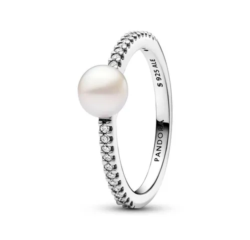Pandora Silberring mit Süßwasser-Zuchtperle und Pavé - Eleganter Ring aus 925er Sterlingsilber, verziert mit Zirkonia und einer edlen Süßwasser-Zuchtperle – perfekt für besondere Anlässe oder als stilvolles Accessoire.