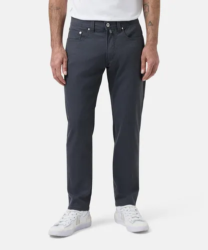 Pierre Cardin Tapered-fit-Jeans Lyon - Modern Fit grau 40 - Wanderhosen mit modernem Fit, elastischem Stretchmaterial für optimalen Tragekomfort und Bewegungsfreiheit. Ideal für aktive Freizeitgestaltung.