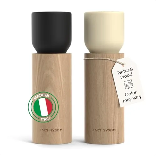 LARS NYSØM Salz und Pfeffermühle Holz Set in beige von LARS NYSØM