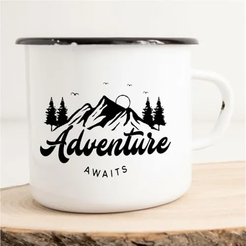 Huuraa Emaille Tasse Adventure awaits Geschenk Kaffeebecher Vintage 300ml Adventure awaits Geschenkidee