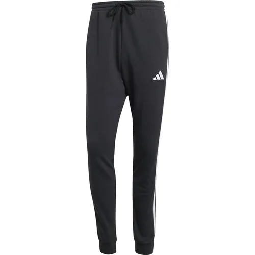 ADIDAS Herren Hose Essentials 3-Streifen French Terry - Modische Hosen mit weichem French-Terry-Material für optimalen Komfort. Sportlicher Look dank 3-Streifen-Design und schmal zulaufender Beinform. Hergestellt aus mindestens 70% recycelten und erneuerbaren Materialien.