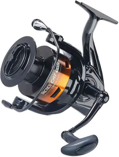 BALZER Tactics Cat Neo 4700 - Zuverlässige Welsrolle für Einsteiger - Angelrollen mit überragendem Preis-Leistungs-Verhältnis, ideal für Einsteiger und fortgeschrittene Angler. Extra starke Edelstahlachse und feinjustierbare Frontbremse für optimale Kontrolle.