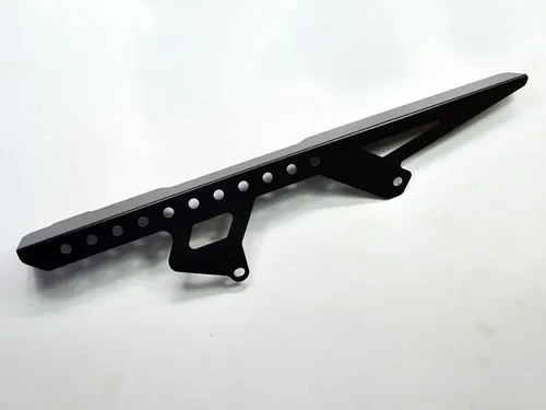 ZIEGER Kettenschutz für Suzuki GSX-R 1000 BJ 2007-16 schwarz - Kettenschutz für Suzuki GSX-R 1000, aus pulverbeschichtetem Edelstahl für robusten Schutz und elegante Optik. Qualität Made in Germany, ideal gegen Schmutz und Beschädigungen.