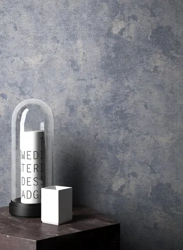 Newroom Uni3 Vliestapete in Blau - Modern und Glänzend - Elegante blaue Unitapete mit strukturierter Oberfläche für ein modernes Ambiente. Ideal für Wohnzimmer, Schlafzimmer oder Küche, sorgt sie für eine entspannte Atmosphäre und bringt Lichtreflexe in Ihre Räume.