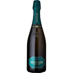 Kessler Jägergrün Riesling brut (1 x 0,75l) - Helles Goldgelb mit grünen Reflexen. Saftige Fruchtaromen von Apfel und Aprikose, ergänzt durch Honig und Akazienblüte. Ideal für besondere Anlässe – frisch und spritzig im Geschmack.