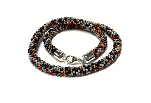 Gehäkelte Kette mit Glasperlen und 925 Silberverschluss - Elegante Halskette aus handgefertigten Glasperlen, verziert mit einer hochwertigen 925 Silber Schließe. Ideal für einen besonderen Look im Alltag.