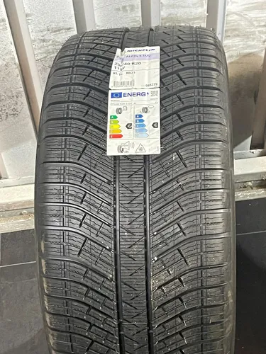 Winterreifen MICHELIN PILOT ALPIN 5 SUV 295/40 R20 von Michelin