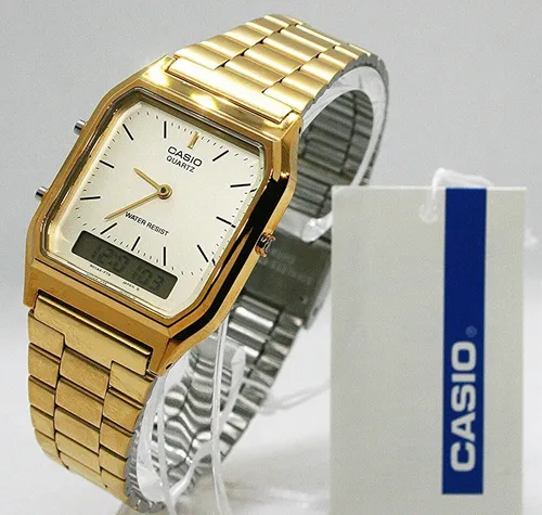 CASIO VINTAGE Quarzuhr - Armbanduhr mit goldfarbenem Resin-Gehäuse und Edelstahlarmband, verfügt über eine zweite Zeitzone und Stoppfunktion für präzise Zeitmessungen.