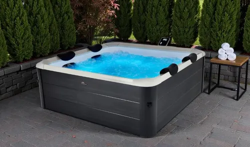 MSpa Whirlpool Frame Oslo AERO PLUS 2026 - XXL 180 cm mit WiFi, LED und 8 Hydromassagedüsen - Genießen Sie maximalen Komfort mit dem MSpa Oslo AERO PLUS 2026. Dieser XXL Whirlpool bietet eine robuste Vollmetallstruktur, 8 Hydromassagedüsen und eine intuitive App-Steuerung für entspannende Momente im Freien oder Innen.