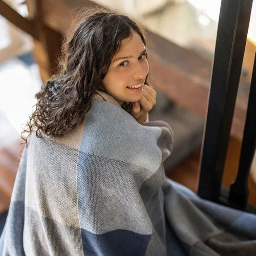 Biederlack Kuscheldecke 150x200 cm - 100% Baumwolle Colourmix - Bettdecken, hypoallergen und atmungsaktiv, ideal für gemütliche Abende auf der Couch oder im Schlafzimmer.