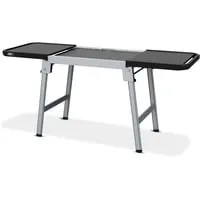Weber Premium Untergestell Plancha 43/56 cm - Grillzubehör für bequeme Arbeitshöhe, mit zwei Ablagen für Zutaten und Grillbesteck, leicht zusammenklappbar und ideal für unterwegs.