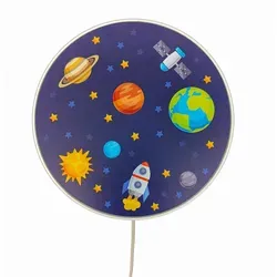 Niermann Wandleuchte Weltall - Bruchsicher und ohne Leuchtmittel - Wandleuchte Weltall – made in Germany, bruchsicheres Gehäuse aus Kunststoff, Durchmesser 25 cm. Ideal für Kinderzimmer, kein Wandanschluss erforderlich dank Eurostecker.