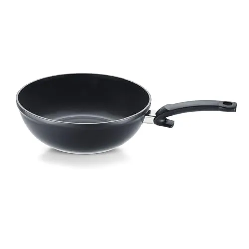 Fissler Wok Ceratal® Orbit Black - Pfanne aus Aluminium mit gesundem Antihaft-Effekt, ideal für fettfreies Kochen. Hergestellt ohne PFAS/PTFE für ein sicheres Kocherlebnis.