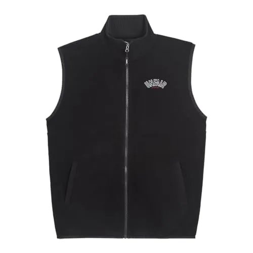 UNFAIR ATHLETICS Herren Weste Elementary in Schwarz - Klassische schwarze Weste im Regular Fit mit Stehkragen und durchgehendem Reißverschluss. Aus hochwertigem Mischgewebe für angenehme Wärme und praktische Reißverschlusstaschen für sichere Aufbewahrung.