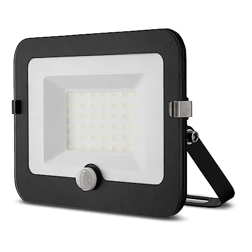 REV MIRANO Außenlampe mit Bewegungsmelder – 30W LED Strahler - Lampen mit IP44 Spritzwasserschutz und 2700lm Helligkeit. Ideal für sichere Beleuchtung von Einfahrten und Eingängen, mit einem Erfassungswinkel von 90° auf 7m.